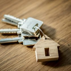 Chei și machetă de locuință pentru cumpărarea unui apartament de vânzare în Craiova